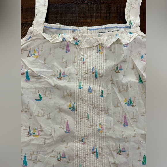NWOT Tommy Hilfiger Ivory Sleeveless Blouse Top Size 1X Button Up Back Sailboats - Picture 3 of 7